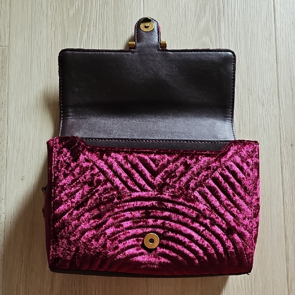 Nine West Elegant Velvet Chain Strap Bag - Picture 5 of 8